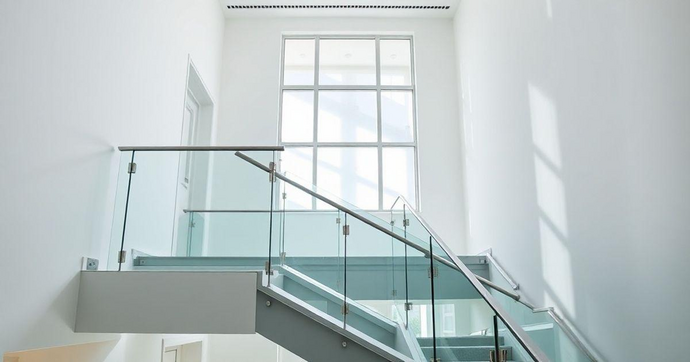 Corrim&atilde;o vidro em escada: Guia Completo para Sua Casa